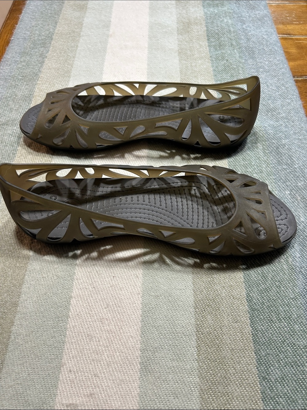 Crocs Adrina 111 Jelly Flats -laser cut floral pattern and peep toe design